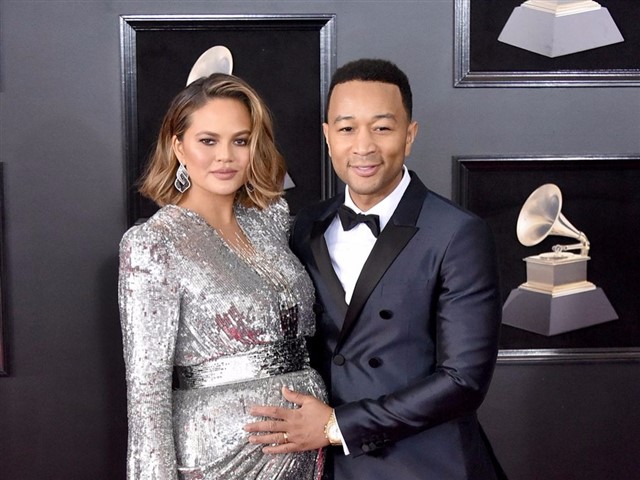 Our forever-couple goals – Chrissy Teigen and John Legend – are expecting their second child, and our bet is on a little baby brother for Luna. Chrissy announced the pregnancy with an adorable video of her daughter pointing to her stomach and saying 'baby'. Awww stop it!